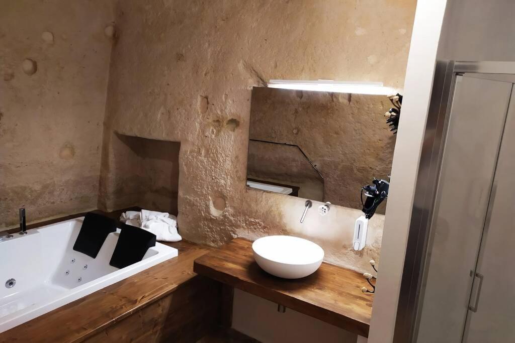 Fornaci 46 Sassi Con Idromassaggio Villa Matera Bagian luar foto